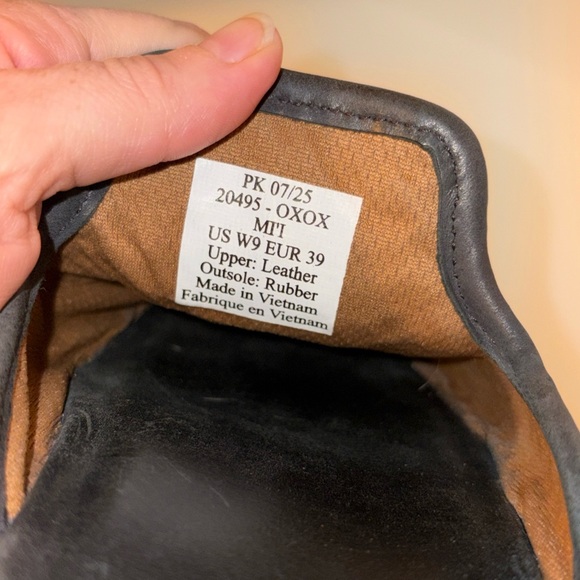 OLUKAI Mi'i Black Leather Mule Sandals Size 9 - Picture 10 of 10